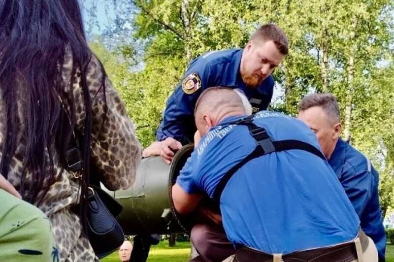 В Твери мальчик застрял на танке во время игры в парке Победы