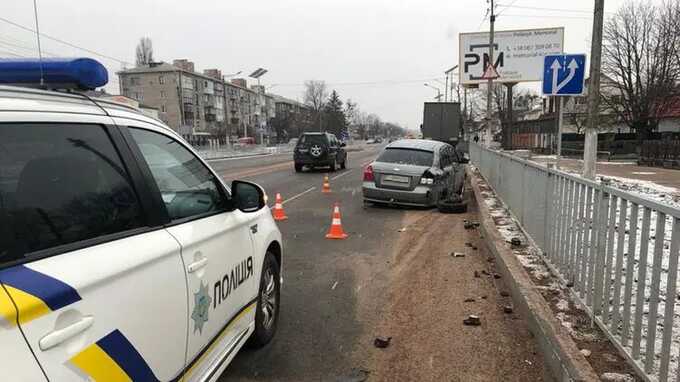 Пьяный юный водитель зацепил соседнее авто и на скорости влетел под фуру, где погиб с двумя пассажирами