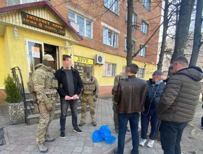 В Киеве задержали торговца, занимавшегося контрабандой деталей оружия из США