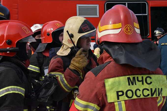 Две легковые машины сгорели в центре Москвы