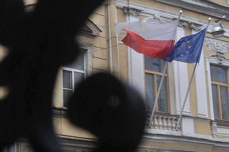 В Санкт-Петербурге закрыли Генеральное консульство Польши: дипломаты покидают страну