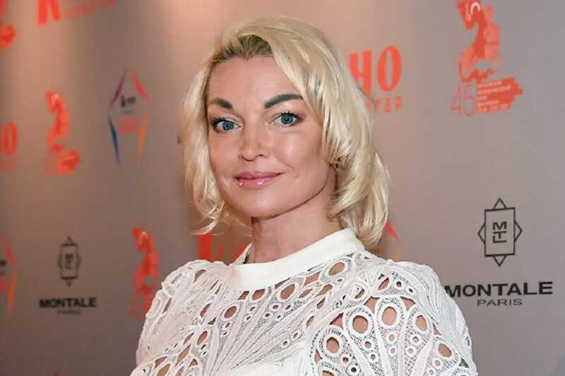 Волочкова с возмущением отреагировала на слухи об отмене роскошной свадьбы её дочери