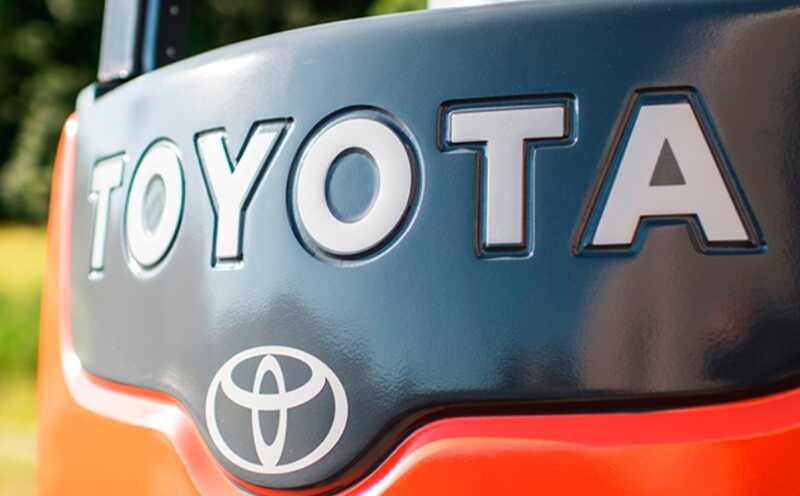 Toyota прогнозирует значительное снижение прибыли из-за пошлин, введенных Трампом