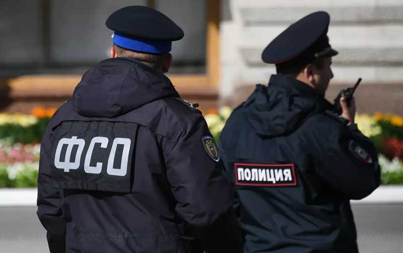 В Москве рядом с Белорусским вокзалом сотрудники силовых структур окружили внедорожник