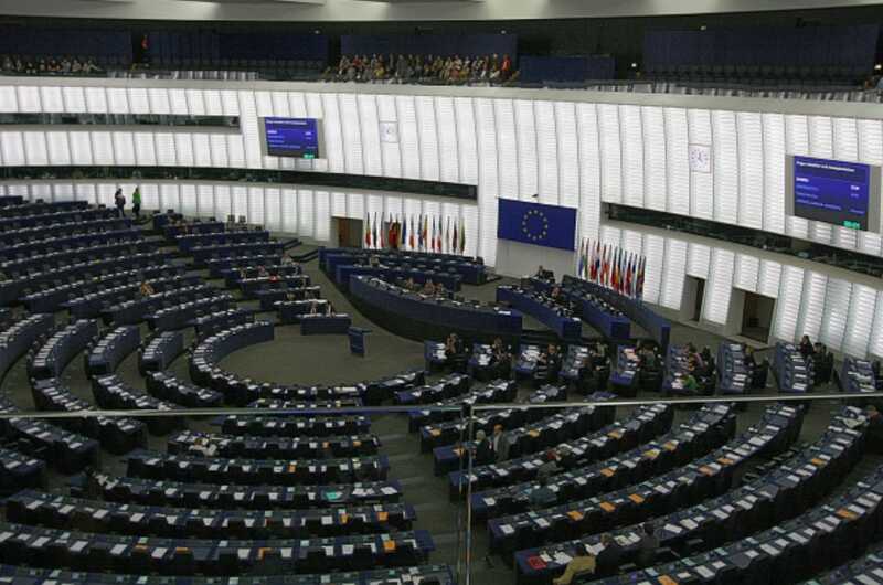 Европарламент одобрил новые пошлины на удобрения из России и Беларуси