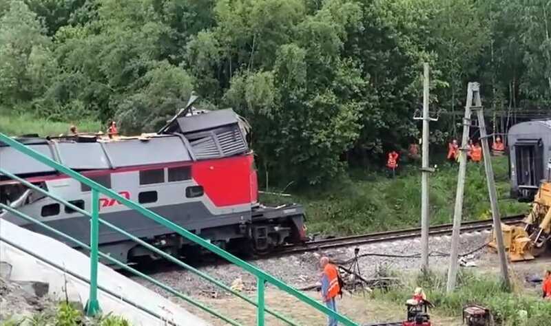 При аварии поезда в Брянской области погибла врач, её дети находятся в критическом состоянии