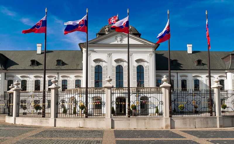 Парламент Словакии призвал правительство отказаться от введения новых санкций против России