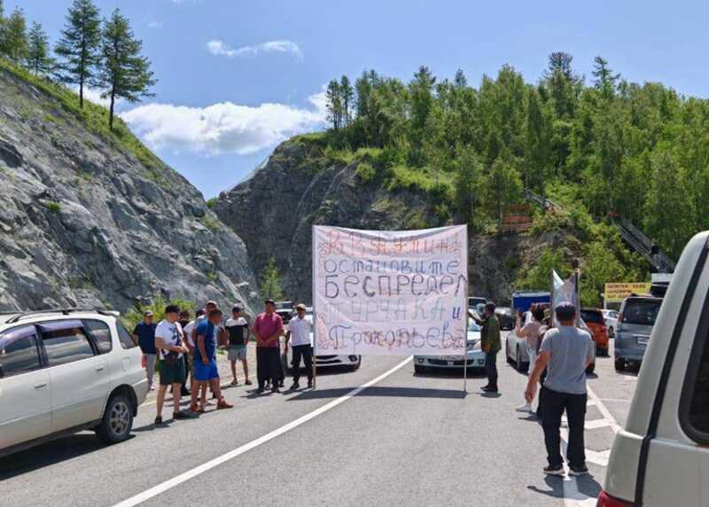 Глава Алтая назвал протестующих «вандалами» в связи с акцией на Чике-Тамане